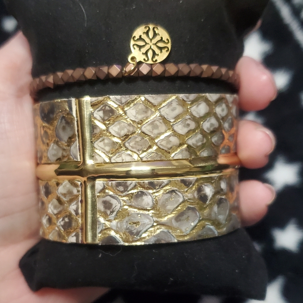 Rustic Cuff Lucite Box Set - Picture 3 of 8